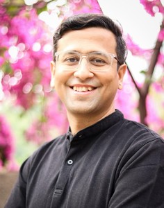 Webinar hosting presenter 