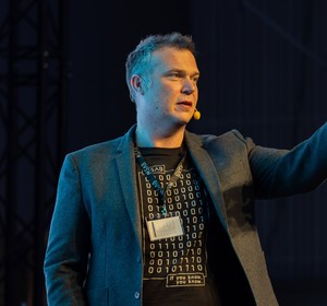 Webinar hosting presenter ADAM-FIRMAN-E6052C38