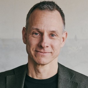 Webinar hosting presenter 