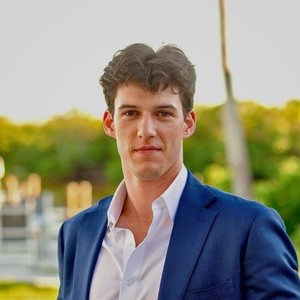 Webinar hosting presenter 