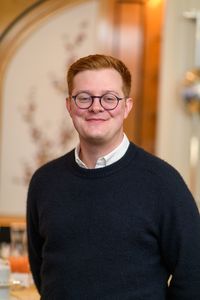 Webinar hosting presenter 