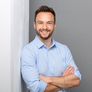 Webinar hosting presenter 