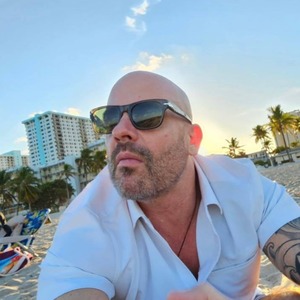 Webinar hosting presenter 