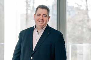 Webinar hosting presenter 