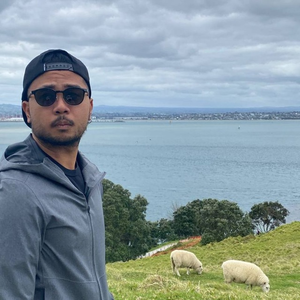 Webinar hosting presenter 