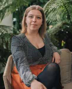 Webinar hosting presenter Danique W