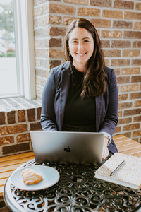 Webinar hosting presenter 