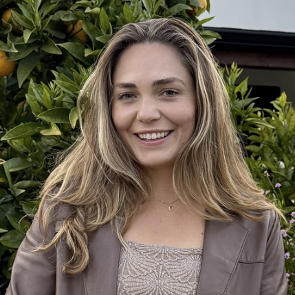  Lexie Lyons