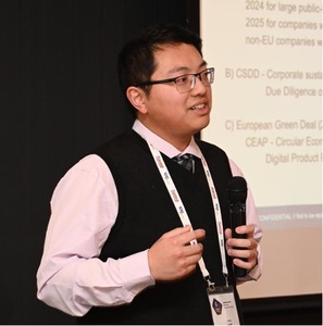 Webinar hosting presenter 