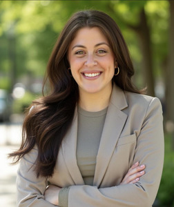 Webinar hosting presenter Evelyn S.