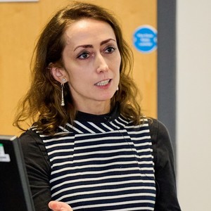 Webinar hosting presenter 