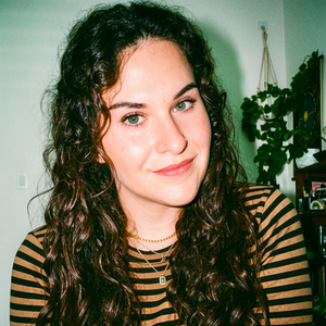 Webinar hosting presenter Isabel Blake