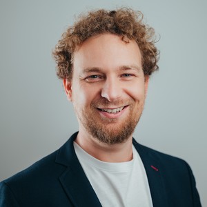 Webinar hosting presenter 