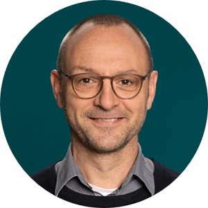 Webinar hosting presenter 