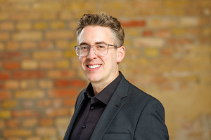 Webinar hosting presenter 