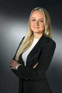 Webinar hosting presenter Jana W.