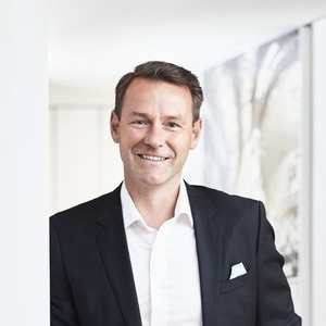 Webinar hosting presenter 
