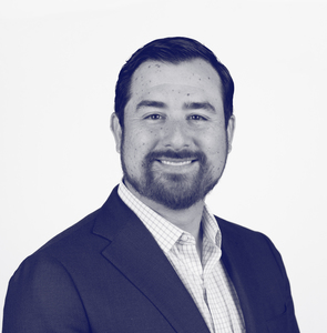 Webinar hosting presenter Thomas Nieto