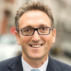 Webinar hosting presenter 