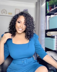 Webinar hosting presenter Nicole Theodore