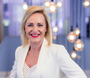 Webinar hosting presenter 