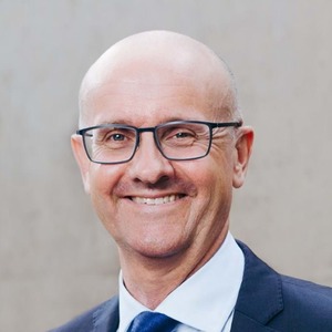 Webinar hosting presenter 