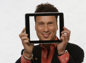 Webinar hosting presenter 