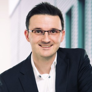 Webinar hosting presenter 