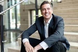 Webinar hosting presenter 