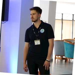 Webinar hosting presenter 