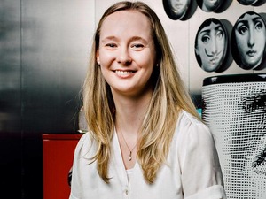 Webinar hosting presenter 