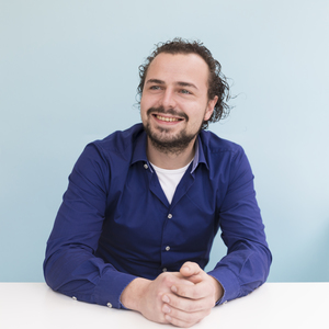 Webinar hosting presenter 