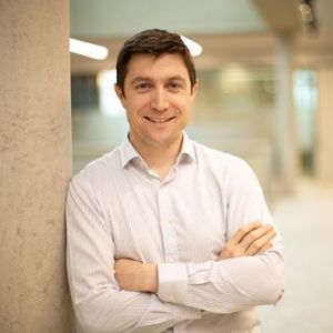 Webinar hosting presenter 
