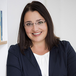 Webinar hosting presenter Renate F