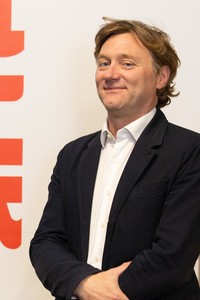 Webinar hosting presenter 