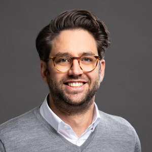 Webinar hosting presenter 