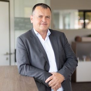 Webinar hosting presenter 